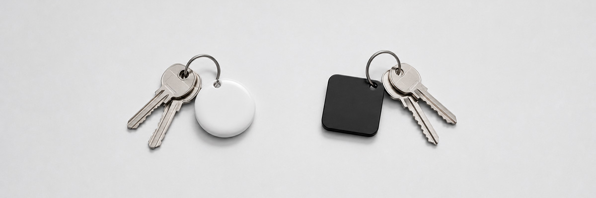 Трекер для ключів Apple AirTag та Anker SmartTrack Link на брелоку
